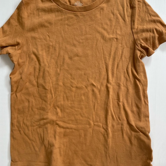 cute tee from American Eagle - Picture 1 of 2